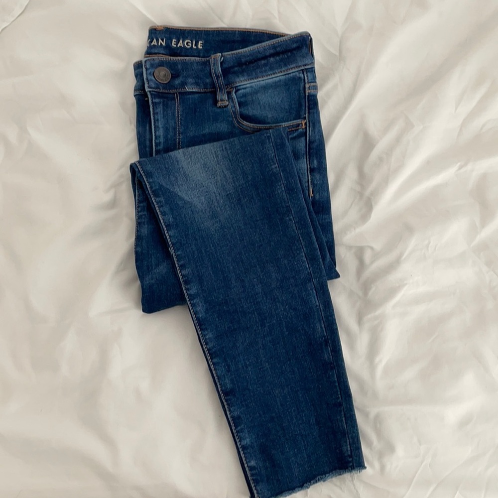 American Eagle, Medium Wash, High Rise Jeans with Frayed Edges. Size 10.